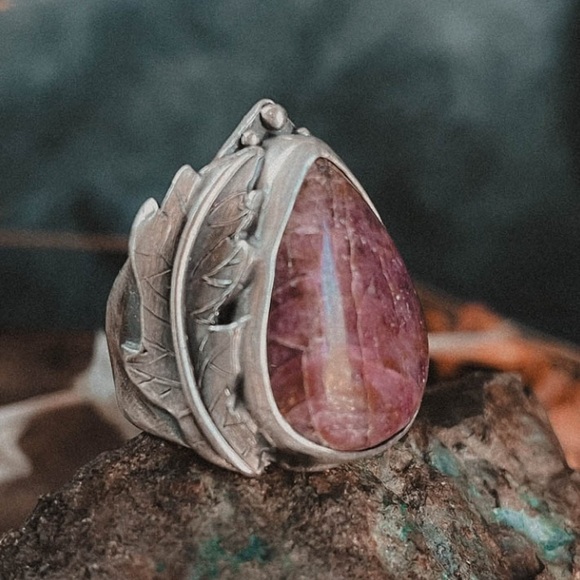 Acid Queen Ruby Oak Leaf Ring, Size 7.25 - Picture 12 of 14